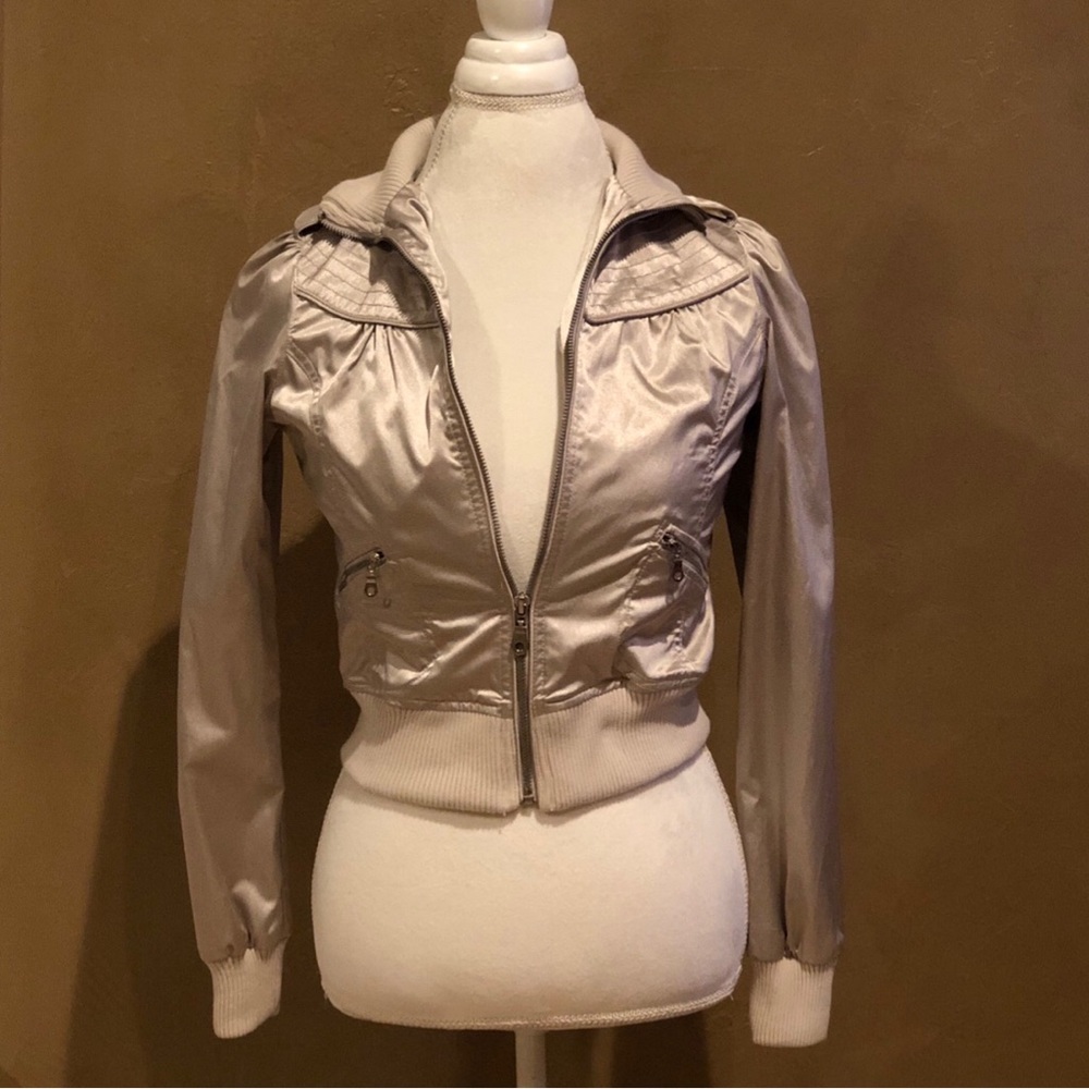 Nikibiki cropped silver fitted zip up jacket small